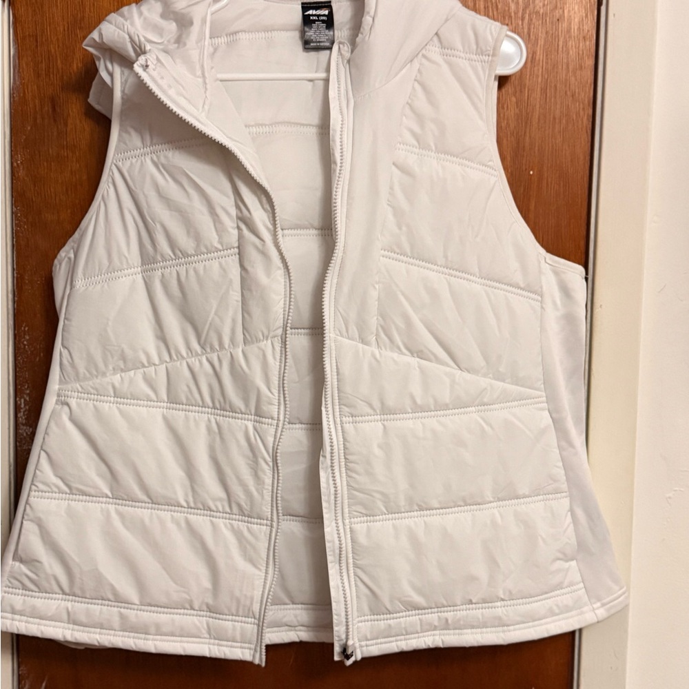 Avia White Quilted Hooded Vest